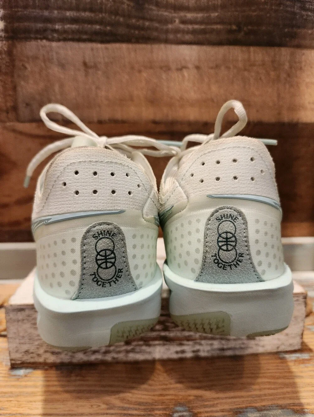 Nike Men's/ Women's Low-Top Training Sneakers in Mint Green and Gum
